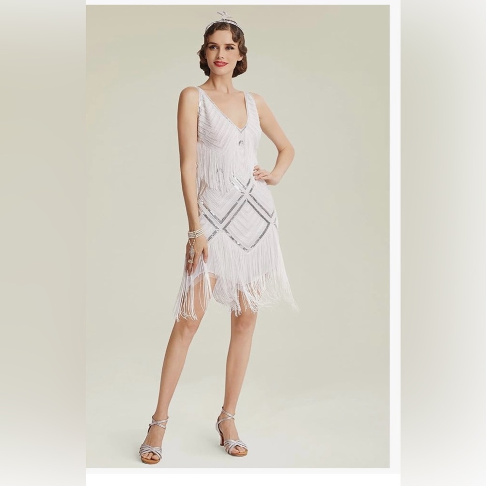 White Fringed Sequin V-Neck Flapper Roaring 20s Party Dress